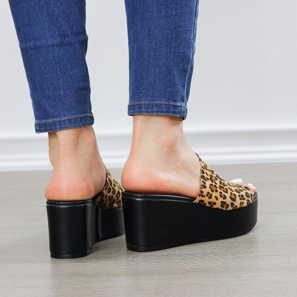 Leopard wedge slip on open toe sandal - Picture 7 of 8